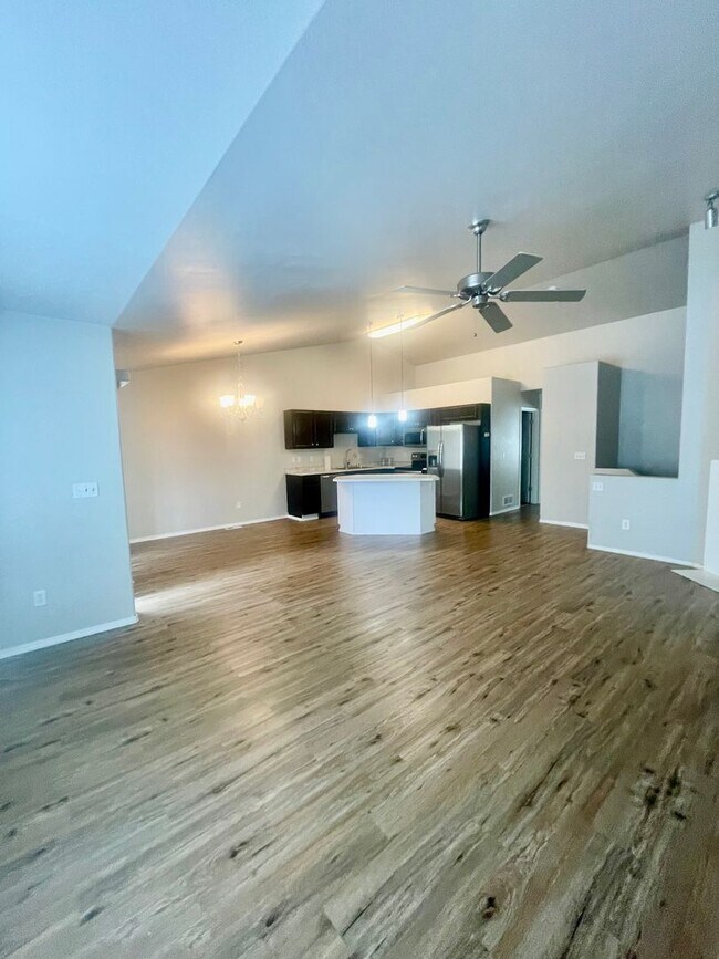 Building Photo - Condo Close to base! 3 bed/2bath/2car garage, Available now!