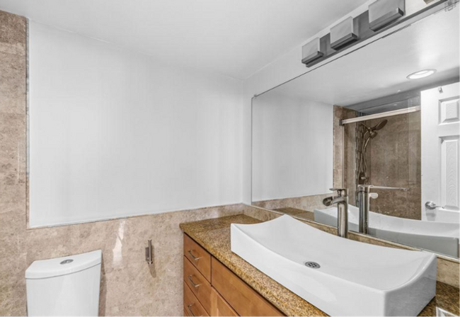 Building Photo - Modern 2BR/2.5BA Two-Level Condo in The Fountains