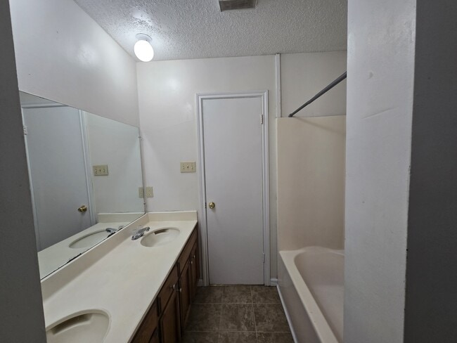 Building Photo - 120 Oak Ridge Ave