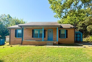 Building Photo - 3 Bedroom 2 Bathroom Home!!