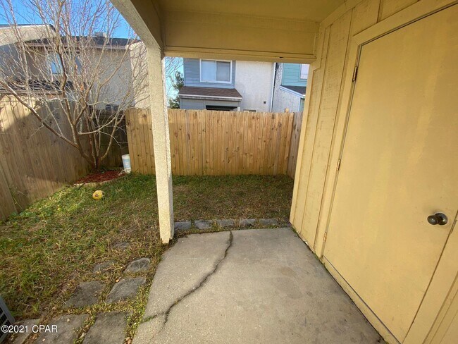 Building Photo - 409 Venetian Way