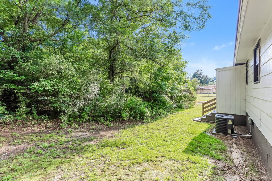 Building Photo - 230 King Blvd