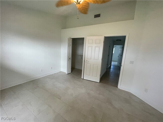 Building Photo - 609 SW 43rd Ln