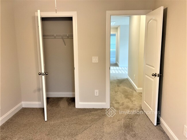 Building Photo - 200 River Rock Dr