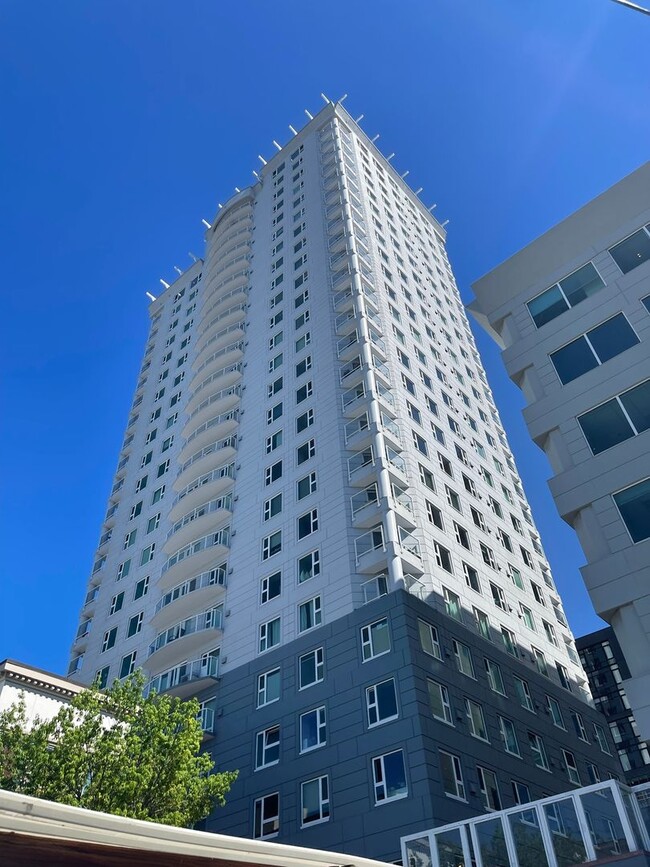 Building Photo - Beautiful Home In Arbor Place Tower