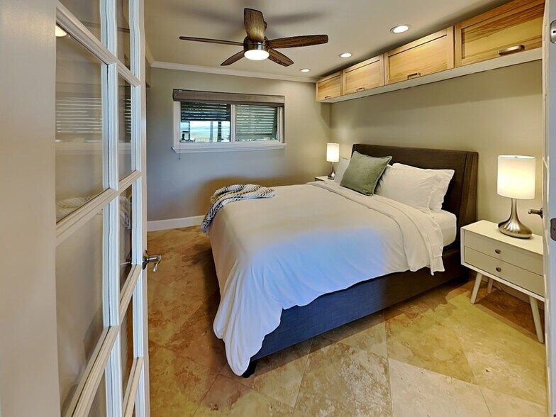 Building Photo - 3999 Crown Point Dr