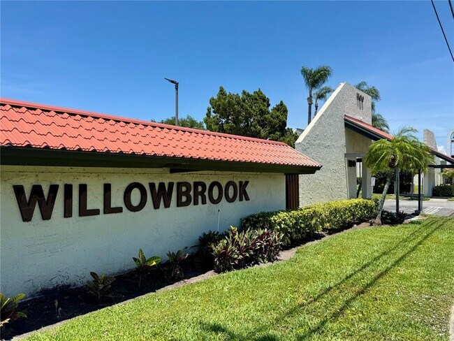 Building Photo - 1100 E Bay Dr