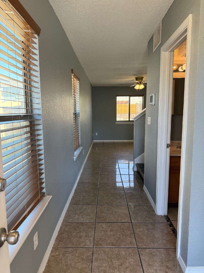 Building Photo - 14157 Tierra Delfin Dr