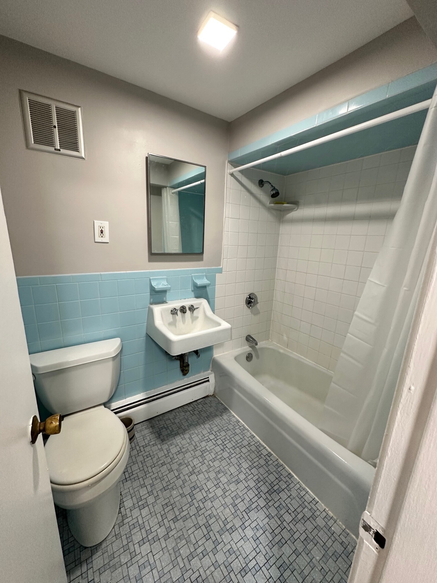 Building Photo - 108 Pearl St