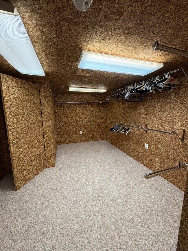 Building Photo - 950 Nathaniel Trail