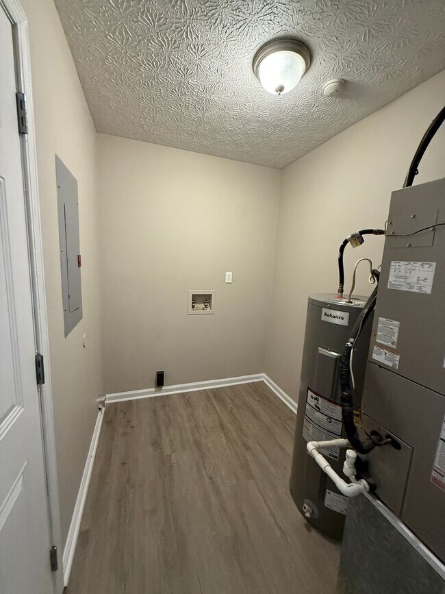 Building Photo - 132/134 Deer Creek Dr