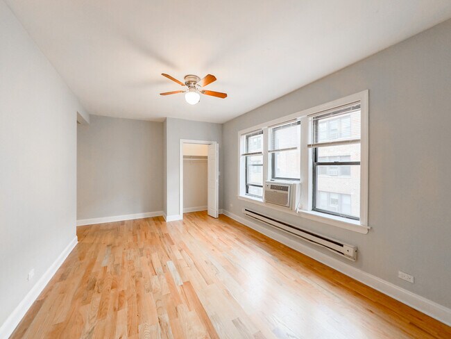 Building Photo - 3725 N Pine Grv