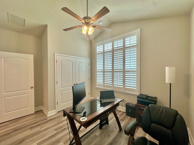 Building Photo - Modern Comfort in Fletcher Oaks – 3BR/2BA ...