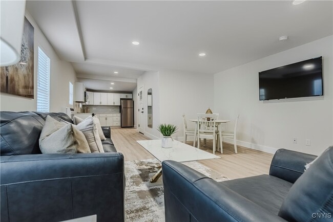 Building Photo - 1104 Main St