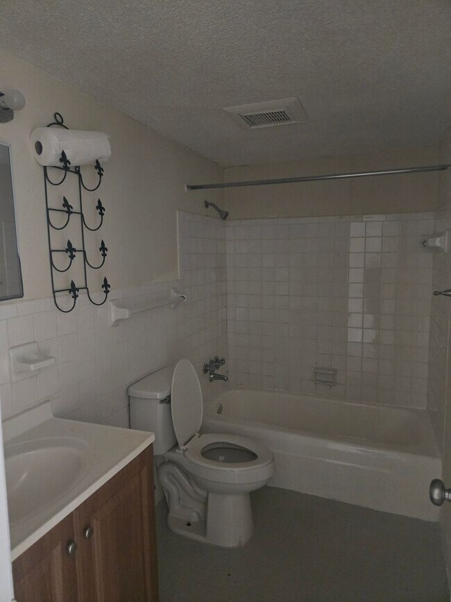 Building Photo - Palms West Condo- Ozkal