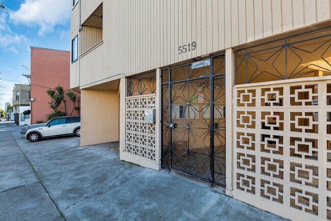 Building Photo - 5519 Mission