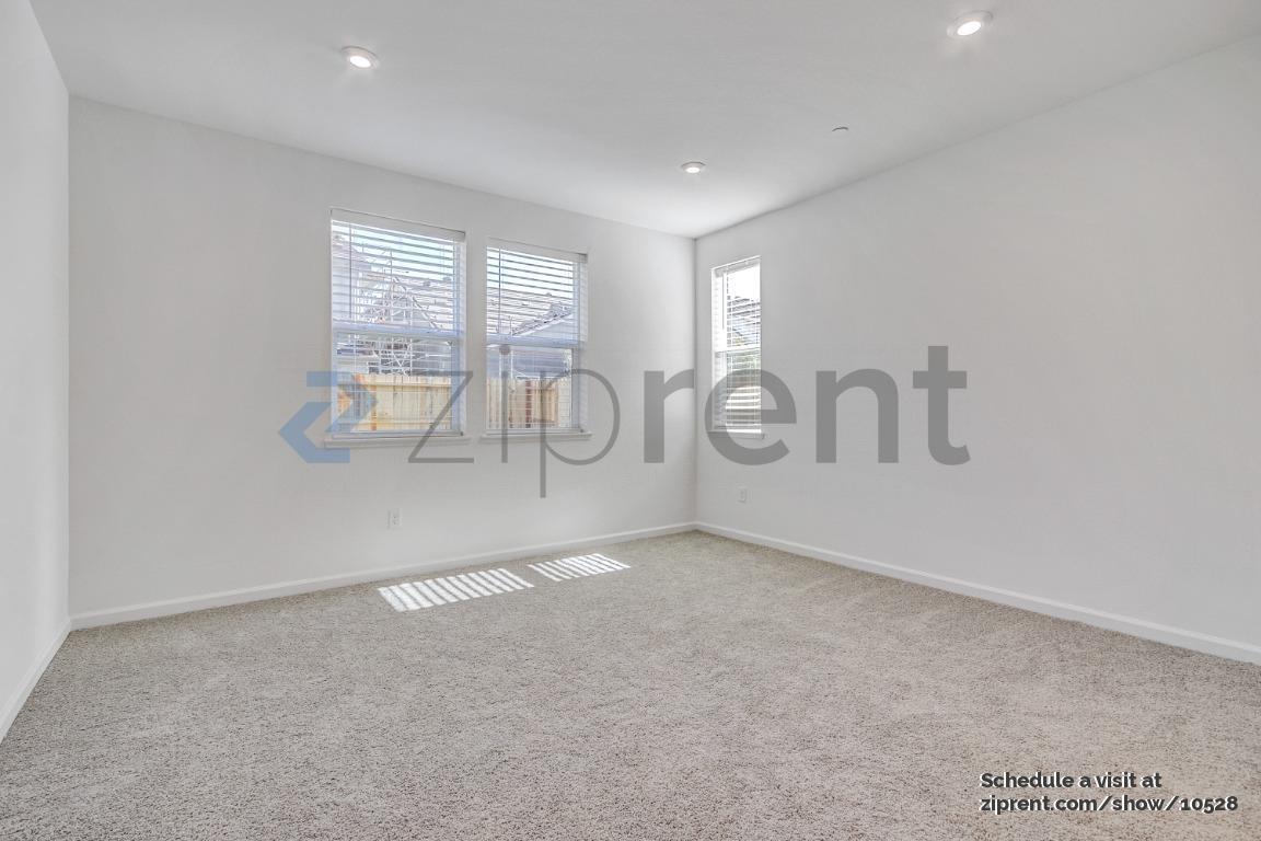 Building Photo - Unit