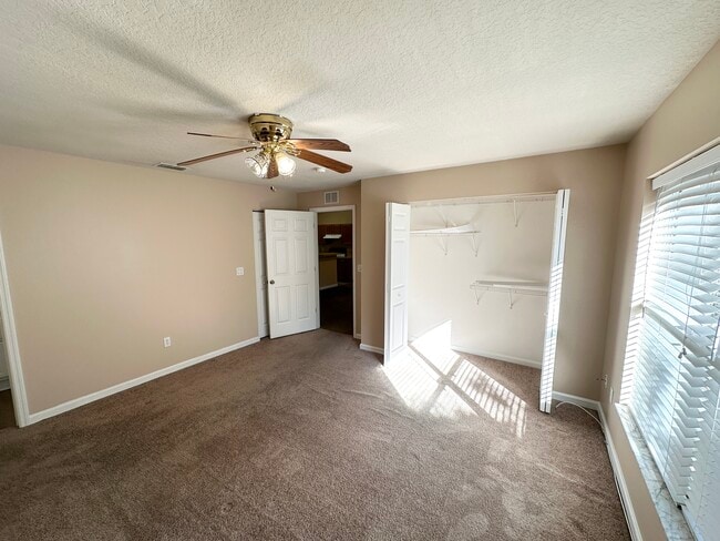 Building Photo - 23 Eton Ln