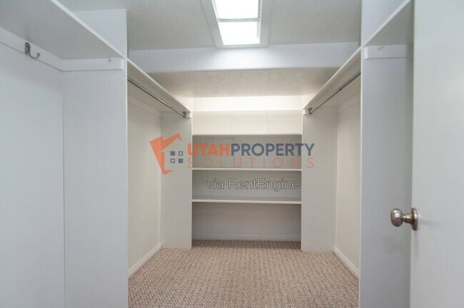 Building Photo - 684 East Ninth Avenue