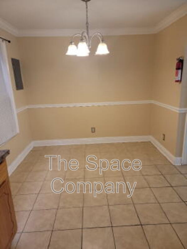 Building Photo - 995 King St