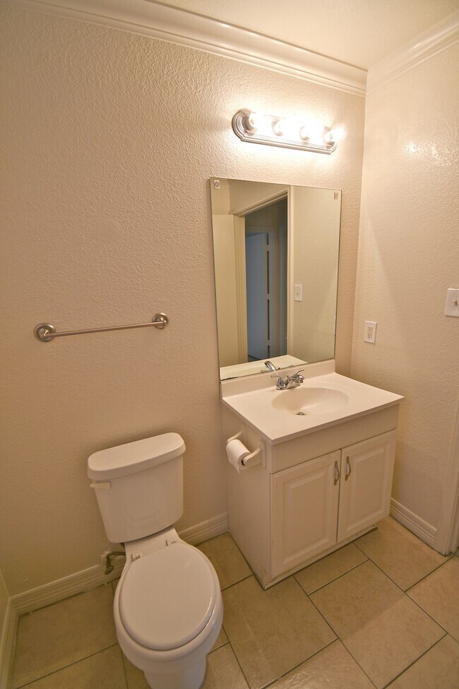Building Photo - Cute 3 Bedroom 1 Bath Home with storage shed.