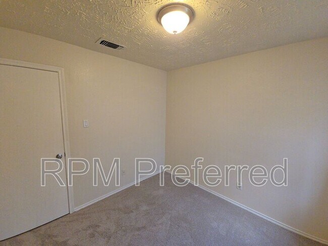 Building Photo - 3930 Mohlerbruk Dr