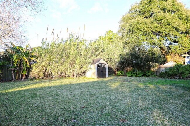 Building Photo - 12010 11th St