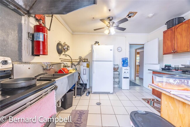 Building Photo - 129 SE 5th St