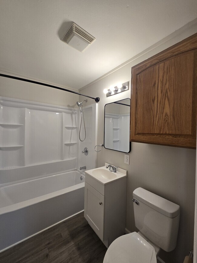 Building Photo - 1121 Luther E