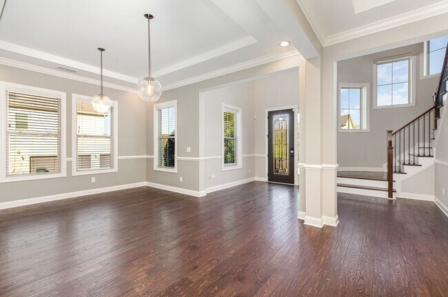 Building Photo - Stunning 5-Bedroom, 5-Bathroom Home with Chef's Kitchen and Luxurious Features