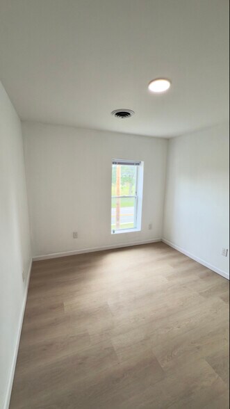 Building Photo - 640 Lenox Ave