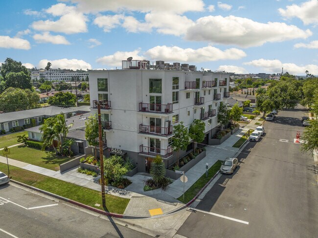 Building Photo - 5455 Inglewood Blvd
