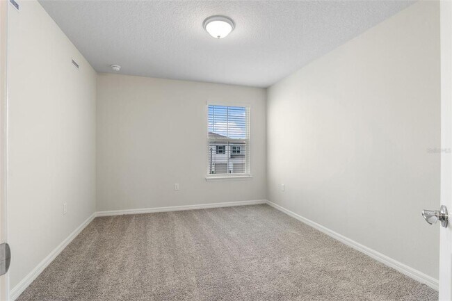 Building Photo - 3142 Emerald Acrs Ln