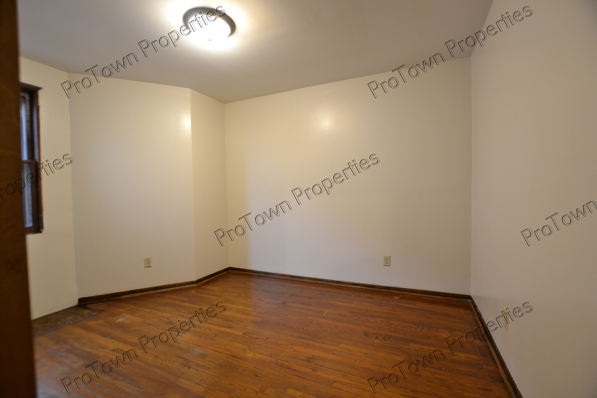 Building Photo - 121 Comstock St