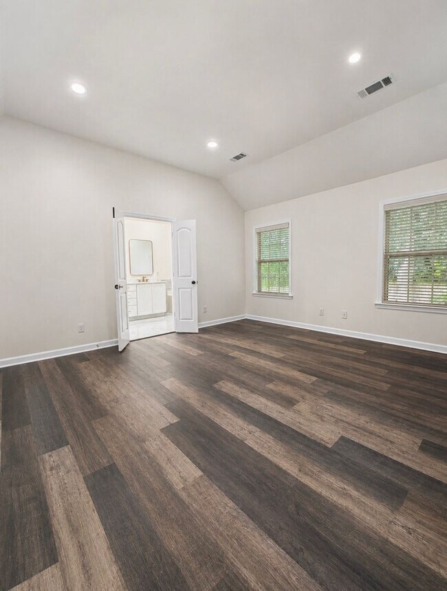 Building Photo - 705 Evanwood Dr