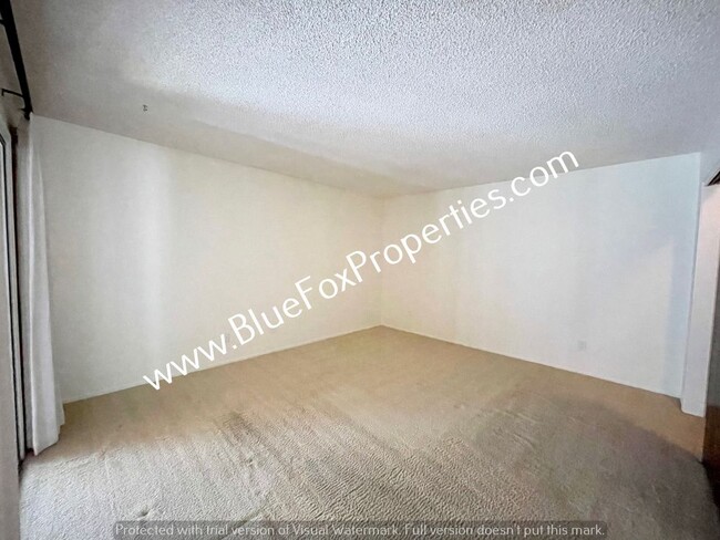 Building Photo - 7876 N Sendero Tres