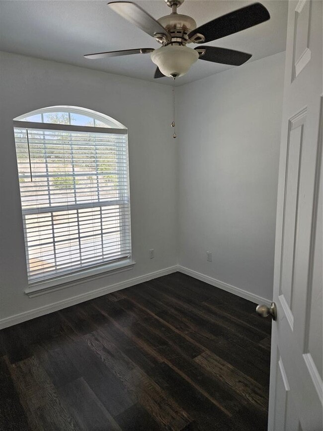 Building Photo - 5911 Lago Vista Way