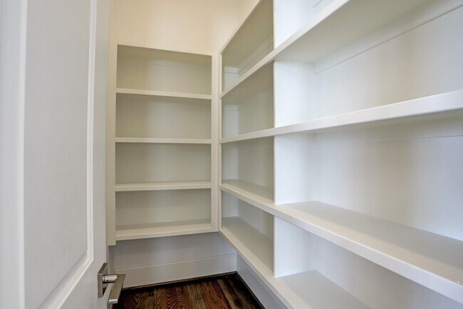 Building Photo - 1509 Nagle St