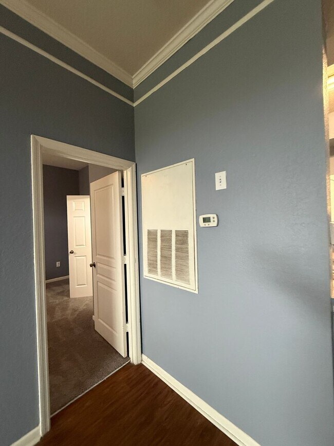 Building Photo - Newly painted Two Bedroom, Two Bathroom For Rent in New Tampa