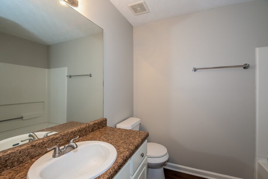 Building Photo - 5035 Yellow Pine Dr