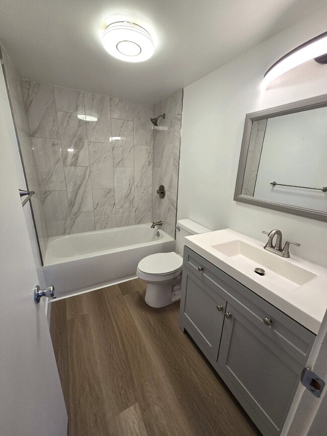 Building Photo - Large 2br/2ba/1pkg Condo near Blaisdell!
