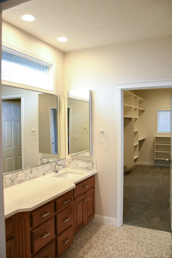 Building Photo - 12666 W Running Brook Ct