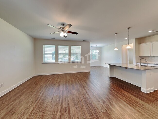 Building Photo - 115 Samara Ln