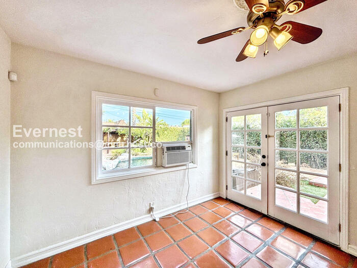 Building Photo - 132 N Crescent Heights Blvd