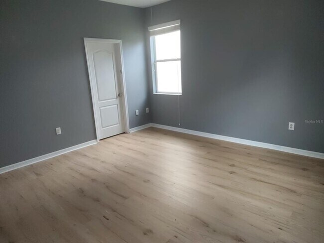 Building Photo - 2288 Grantham Ave