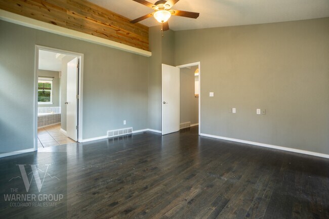 Building Photo - 7645 Hollandale Dr