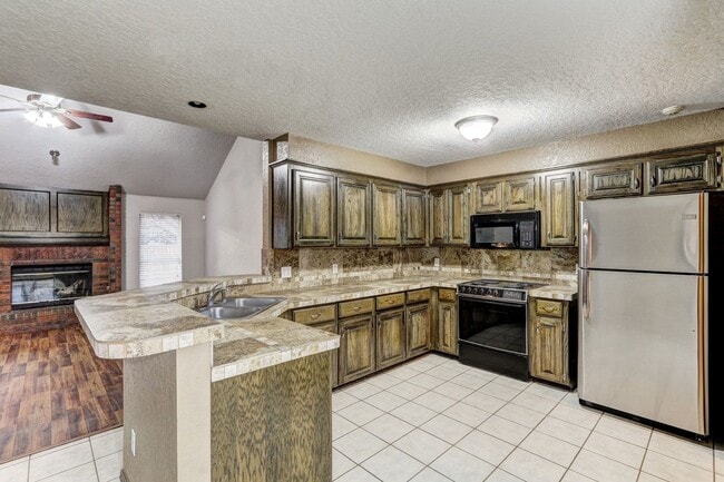 Building Photo - 3 bed 2 bath home in Edmond