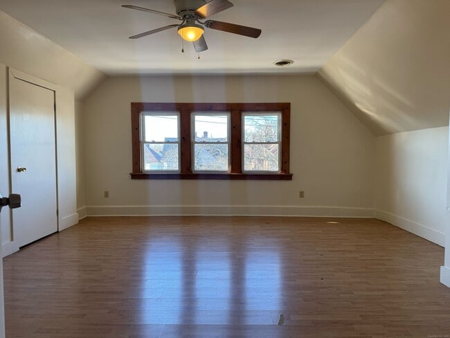 Building Photo - 461 Howard Ave