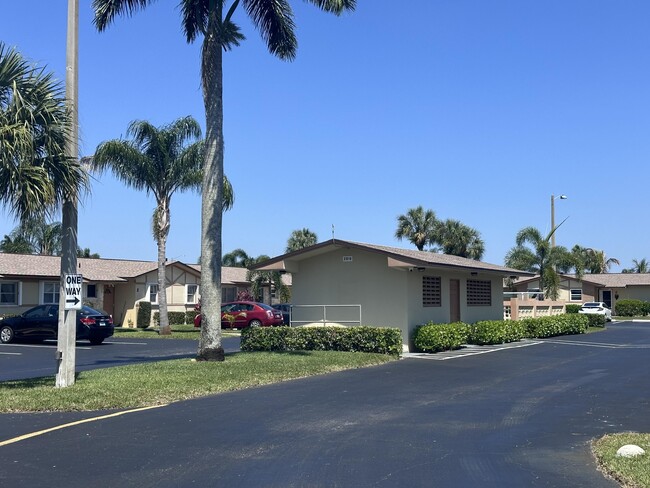 Building Photo - 2842 Crosley Dr W