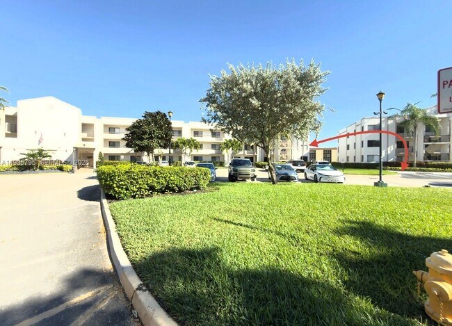 Building Photo - 10426 E Clairmont Cir